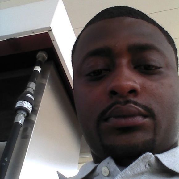 Profile Picture of Curtis Viverette (@curtisviverette) on Poshmark