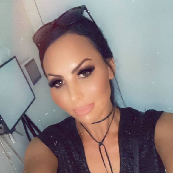 Profile Picture of Rachel Gouvas (@rachelelizade) on Poshmark