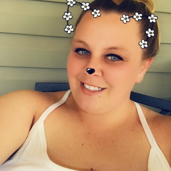 Profile Picture of Chealse Rachau (@chealserachau) on Poshmark