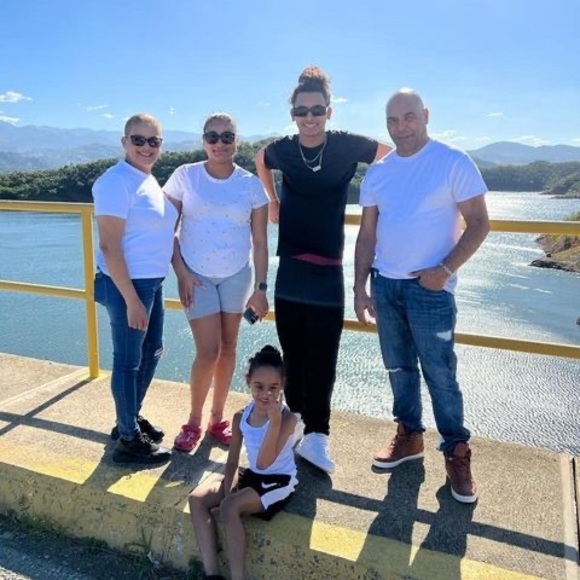 Profile Picture of Felix Zapata (@zapatafelix_) on Poshmark