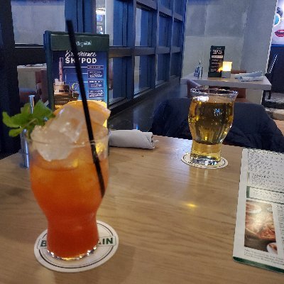 Profile Picture of Leah Huang (@LeahHuang17) on Twitter