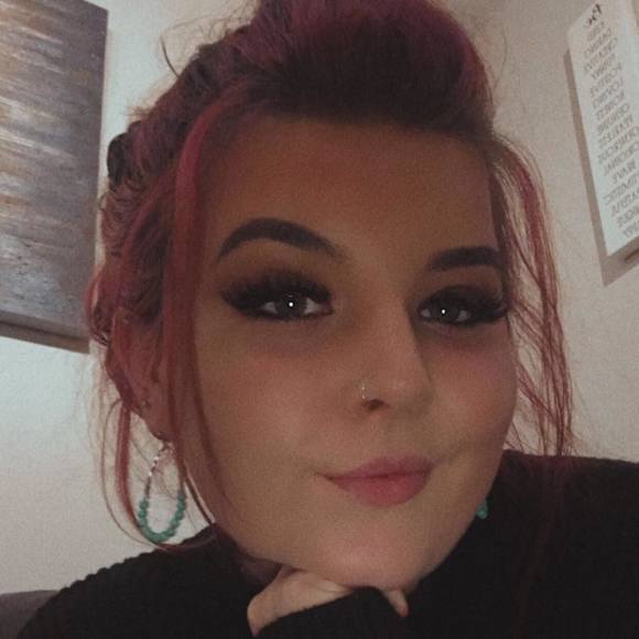 Profile Picture of Rayni Seesengood (@rayni_katherine) on Poshmark