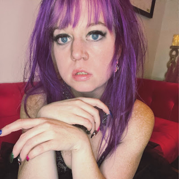 Profile Picture of Shenelle Coplien (@shenelle_duh) on Poshmark