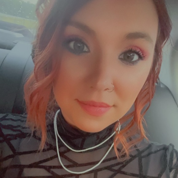 Profile Picture of Chrissy Mummel (@chrissy_mummel) on Poshmark