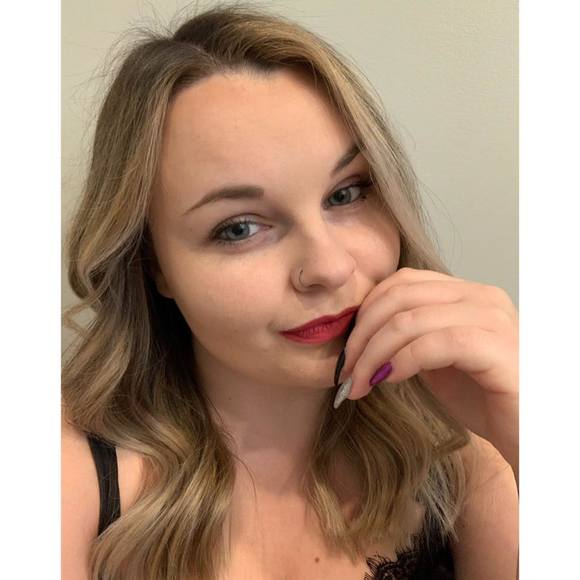 Profile Picture of Morgan Huzar (@morganhuzar) on Poshmark