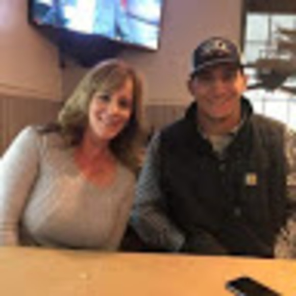 Profile Picture of Shelley Geiman (@sgeiman1002) on Poshmark