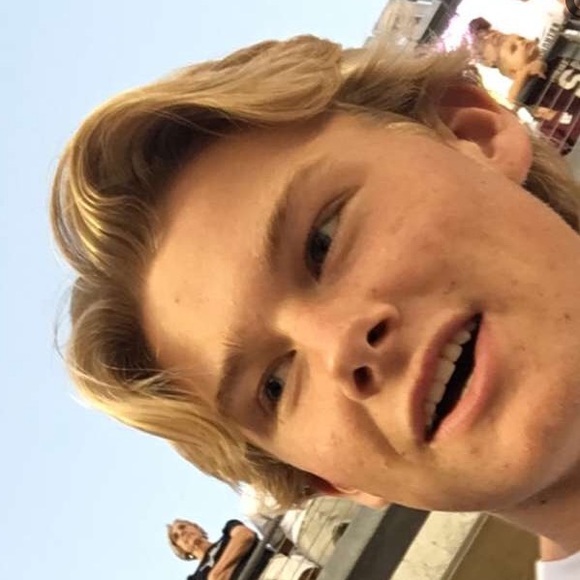 Profile Picture of Luke Parrent (@luke1600) on Poshmark