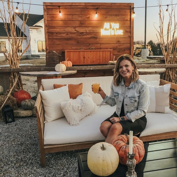 Profile Picture of Lindsay Franzoni (@lindsaayf) on Poshmark