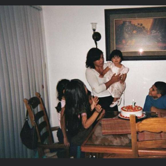 Profile Picture of Arely Castillo (@arelycaastillo) on Poshmark