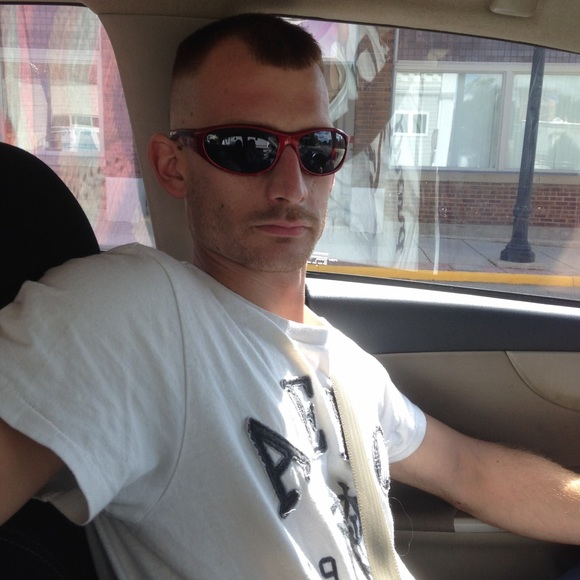 Profile Picture of Kyle Belknap (@underdogflipper) on Poshmark