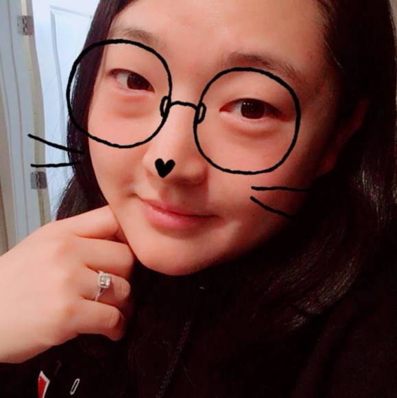 Profile Picture of Euna Kim (@bangoolre) on Poshmark