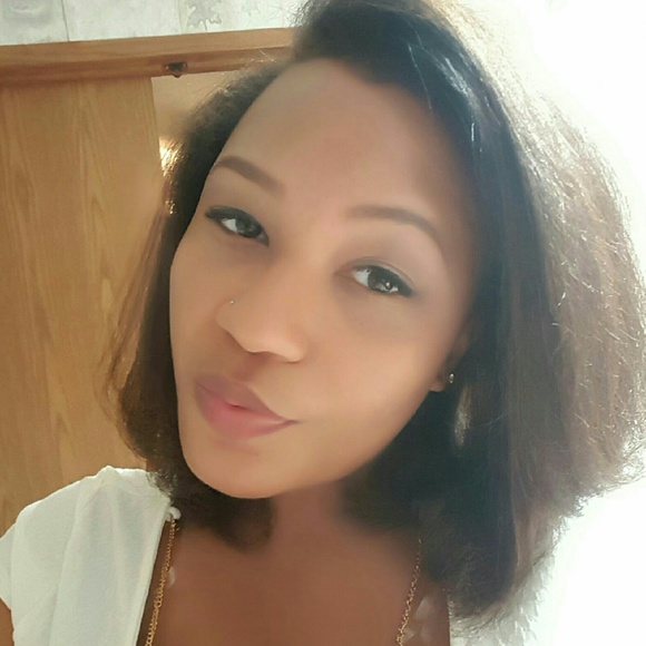 Profile Picture of Simone Guillory (@simone2021) on Poshmark