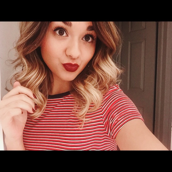 Profile Picture of Daniela Valdespino (@danielaxnv_) on Poshmark