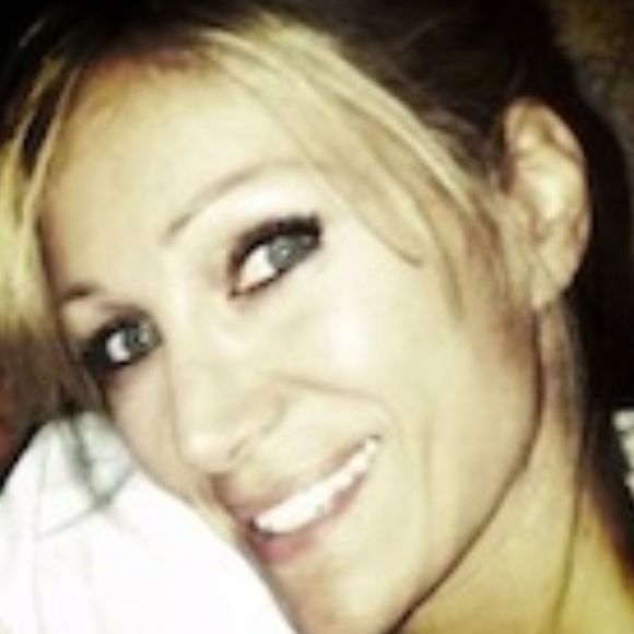 Profile Picture of Laurieann Enright (@laenright) on Poshmark