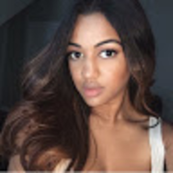 Profile Picture of Lucelys Alvarez (@lucy00306) on Poshmark