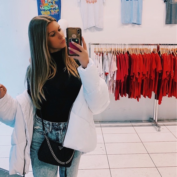 Profile Picture of Grace Goodkind (@goodkindofstuff) on Poshmark