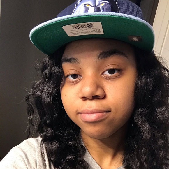 Profile Picture of Tia Pearson (@pri_yasharahla) on Poshmark