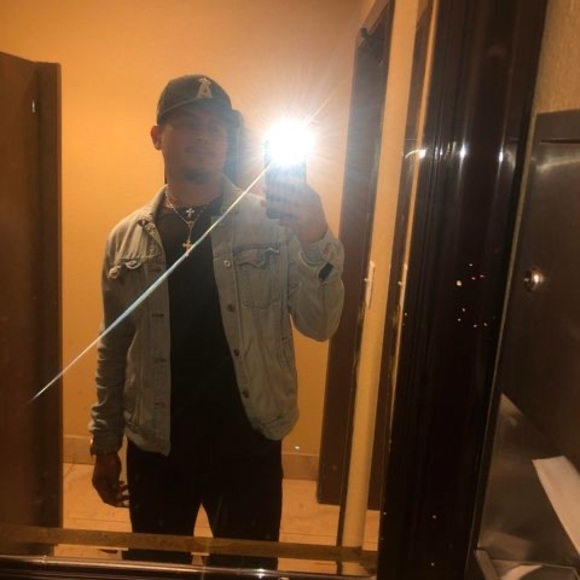 Profile Picture of Daniel Davalos (@danieldavalo32) on Poshmark