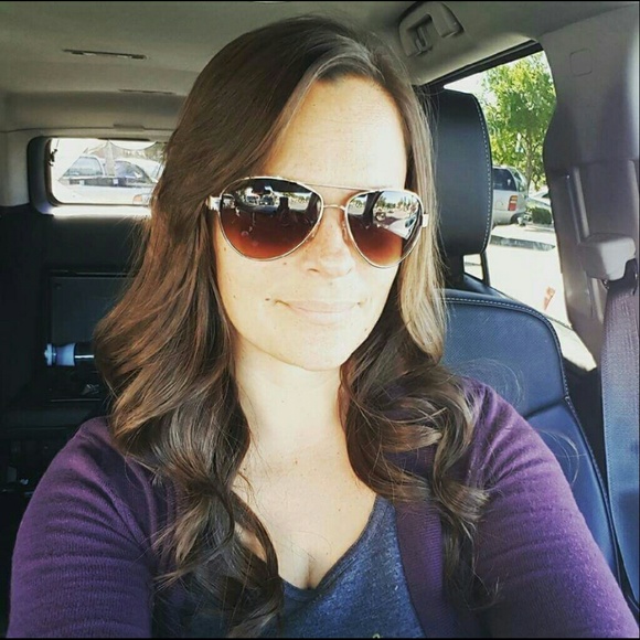 Profile Photo of Amber Maloy (@mama_maloy2) on Poshmark