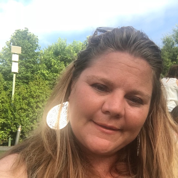 Profile Picture of Meredith Huffman (@mmhuffman22) on Poshmark