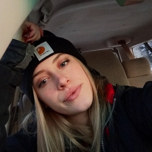Profile Picture of Ellie Mearns (@ekmeans) on Poshmark