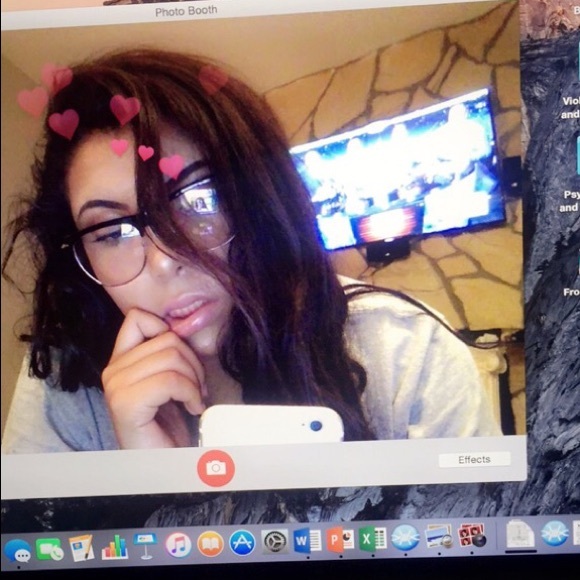 Profile Picture of Melanie Carcache (@mcxche) on Poshmark