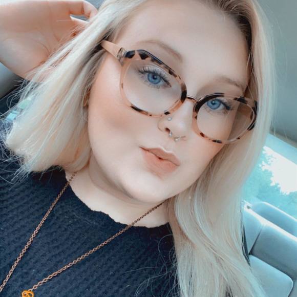 Profile Picture of Katelyn Irving (@kate_irving) on Poshmark