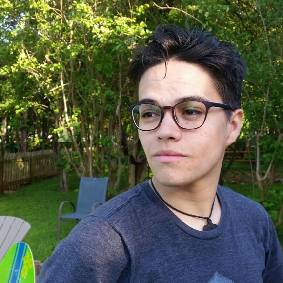 Profile Picture of James Acosta (@jamesghold) on Poshmark