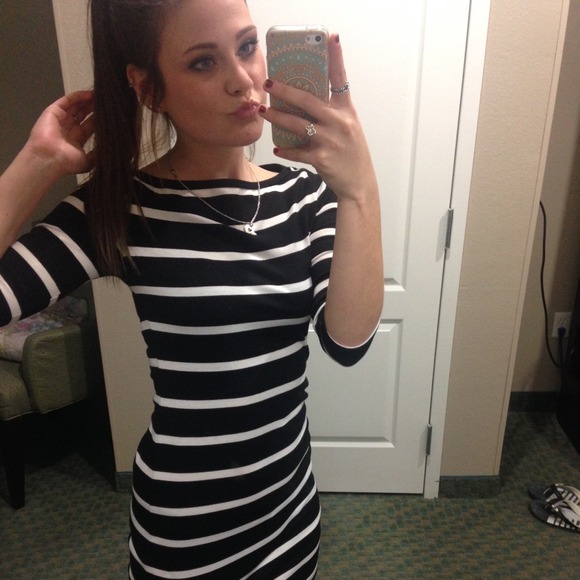Profile Picture of Sarah Comer (@sassysarah_) on Poshmark