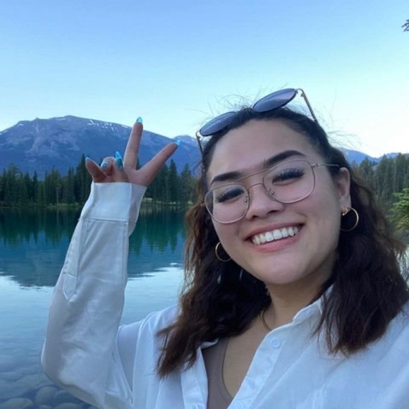 Profile Picture of Eloisa Yalung (@loysss28) on Poshmark