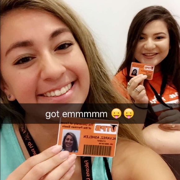 Profile Picture of Daniela Luna (@danimoon16) on Poshmark