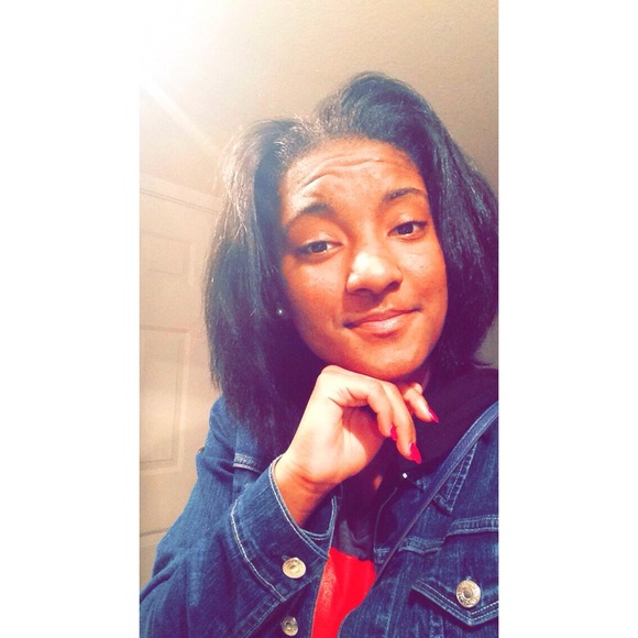 Profile Picture of Aliyah Scott (@akscott) on Poshmark