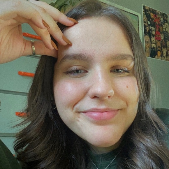 Profile Picture of Clare Ellis (@clareellise) on Poshmark