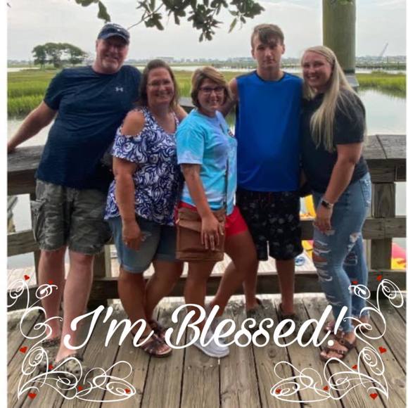 Profile Picture of Shawna West (@shawnadoug) on Poshmark