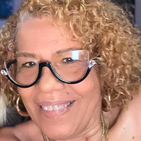 Profile Picture of Sonja Smallwood (@sonjasmallwo435) on Poshmark