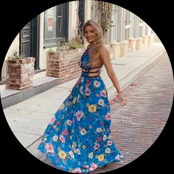 Profile Picture of Alea Ali (@aleanatalia24) on Poshmark