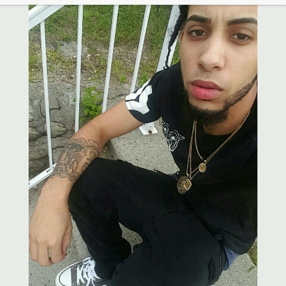 Profile Picture of Kevin Barros (@4oh1) on Poshmark