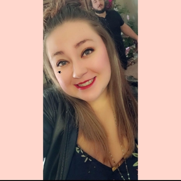 Profile Picture of Chainni Marie (@chainni) on Poshmark