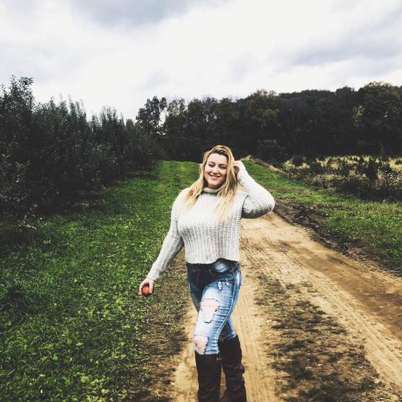 Profile Picture of Olivia Affannato (@oliviaaff) on Poshmark