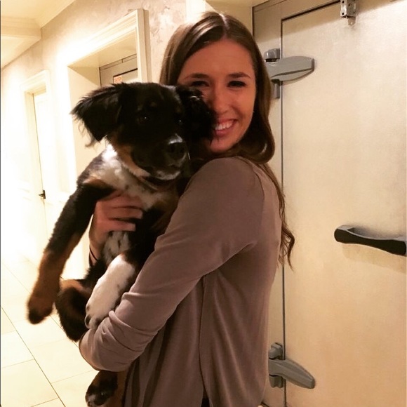 Profile Picture of Holly Pashos (@holdoll04) on Poshmark