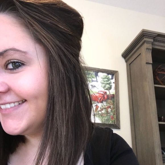 Profile Picture of Samantha Blamble (@sblamble1) on Poshmark