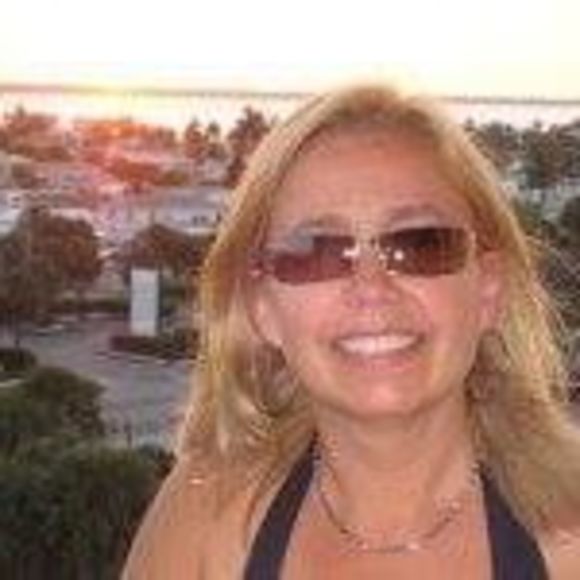 Profile Picture of Pamela Berzins (@pamelaberzins) on Poshmark