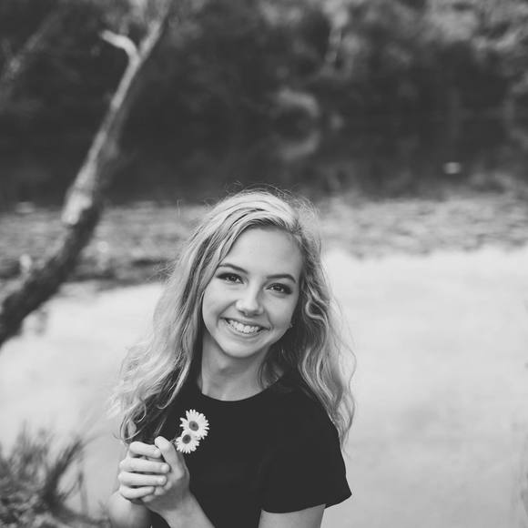 Profile Picture of Kennedy Copiskey (@kennedycopiskey) on Poshmark