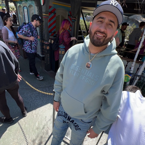 Profile Picture of Steven Duran (@stevenduran87) on Poshmark