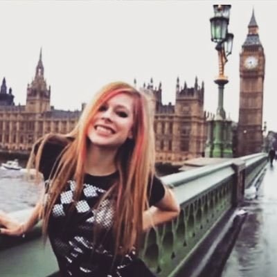 Profile Picture of Avril Lavigne (@AvrilMusicChart) on Twitter