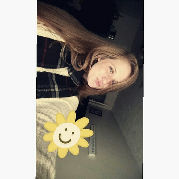 Profile Picture of Gabriella Huntsberger (@gabss_1223) on Poshmark