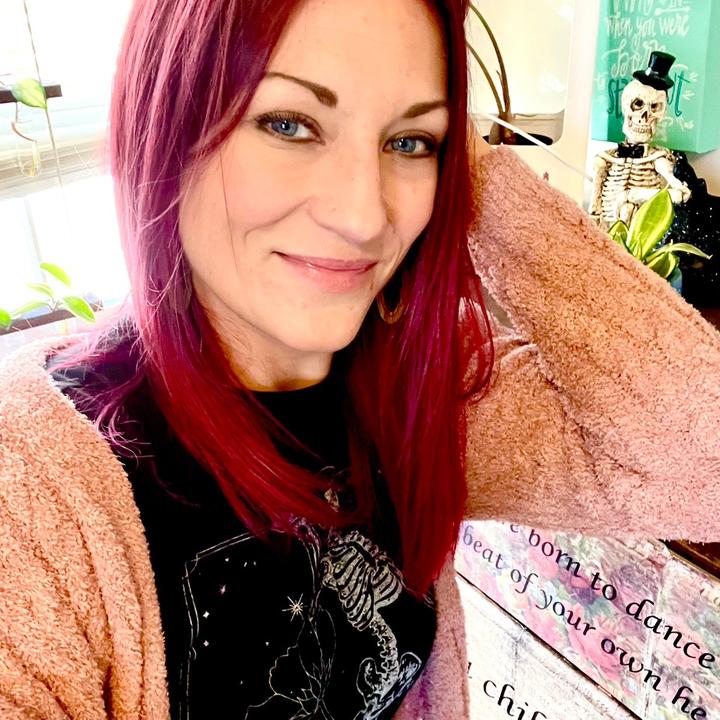 Profile Picture of amandaschel (@amandaschel) on Tiktok