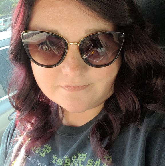 Profile Picture of Micaela Adams mcintosh (@micaelaadams456) on Poshmark