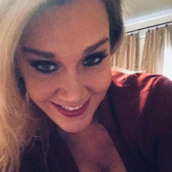 Profile Picture of Christa Savacool (@csavacool) on Poshmark