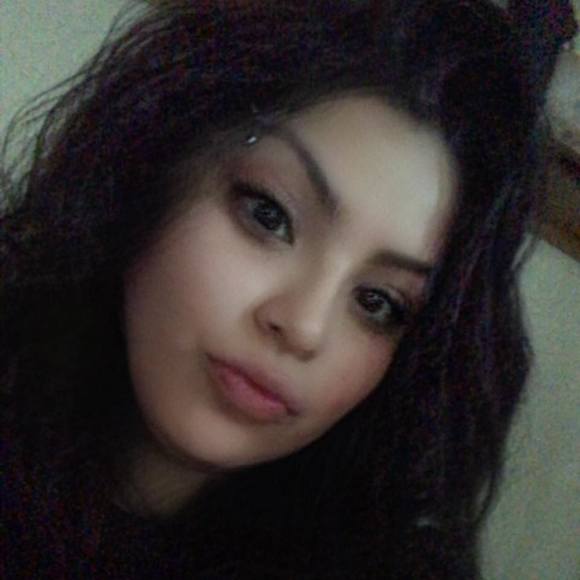 Profile Picture of Xiomi Borrallez (@axesjj90) on Poshmark